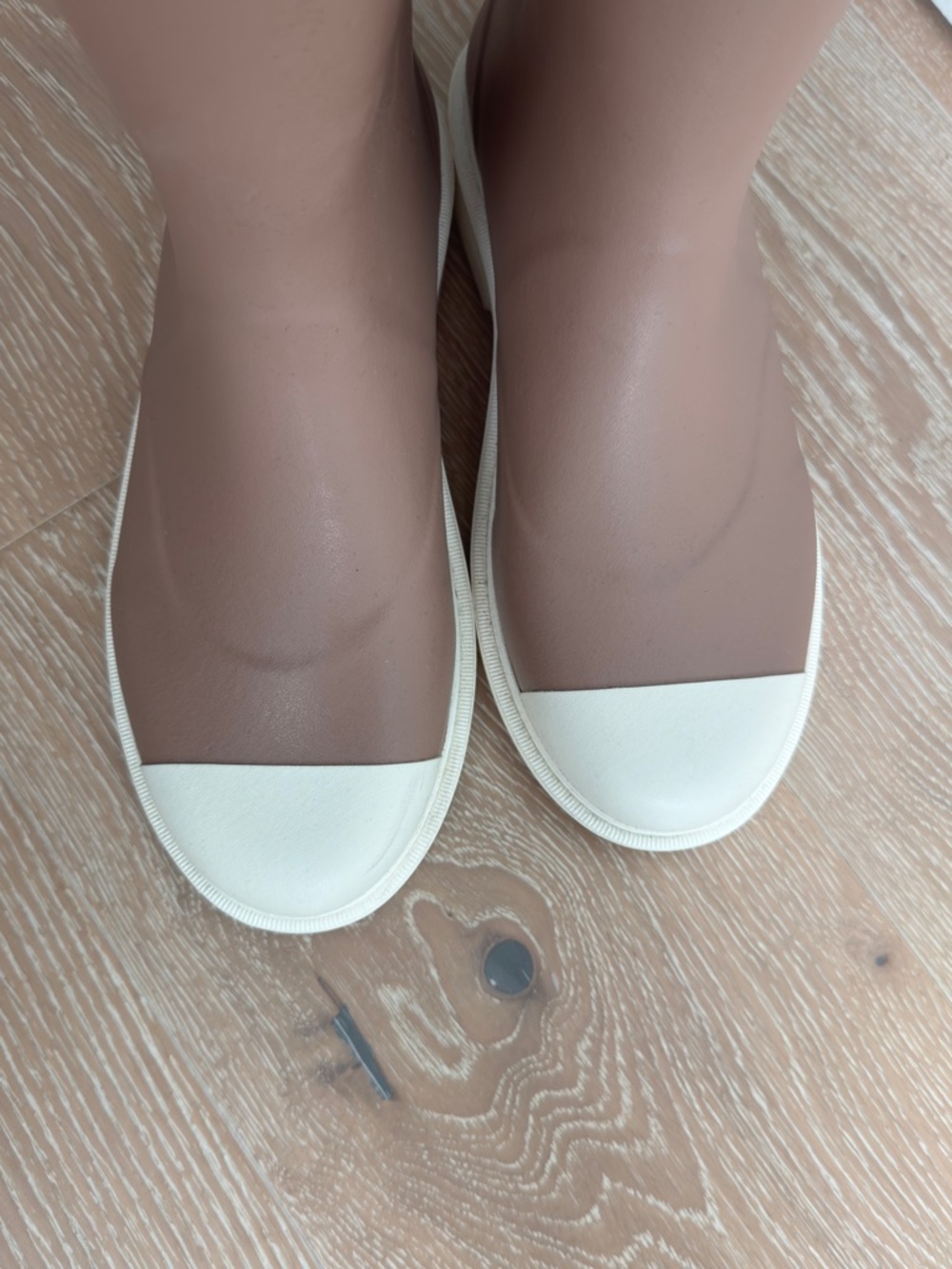 CHANEL Logo Rain Boots with Cream Accents - Picture 2 of 6